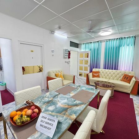 Ontrack Travel Transit Hotel Male Bagian luar foto