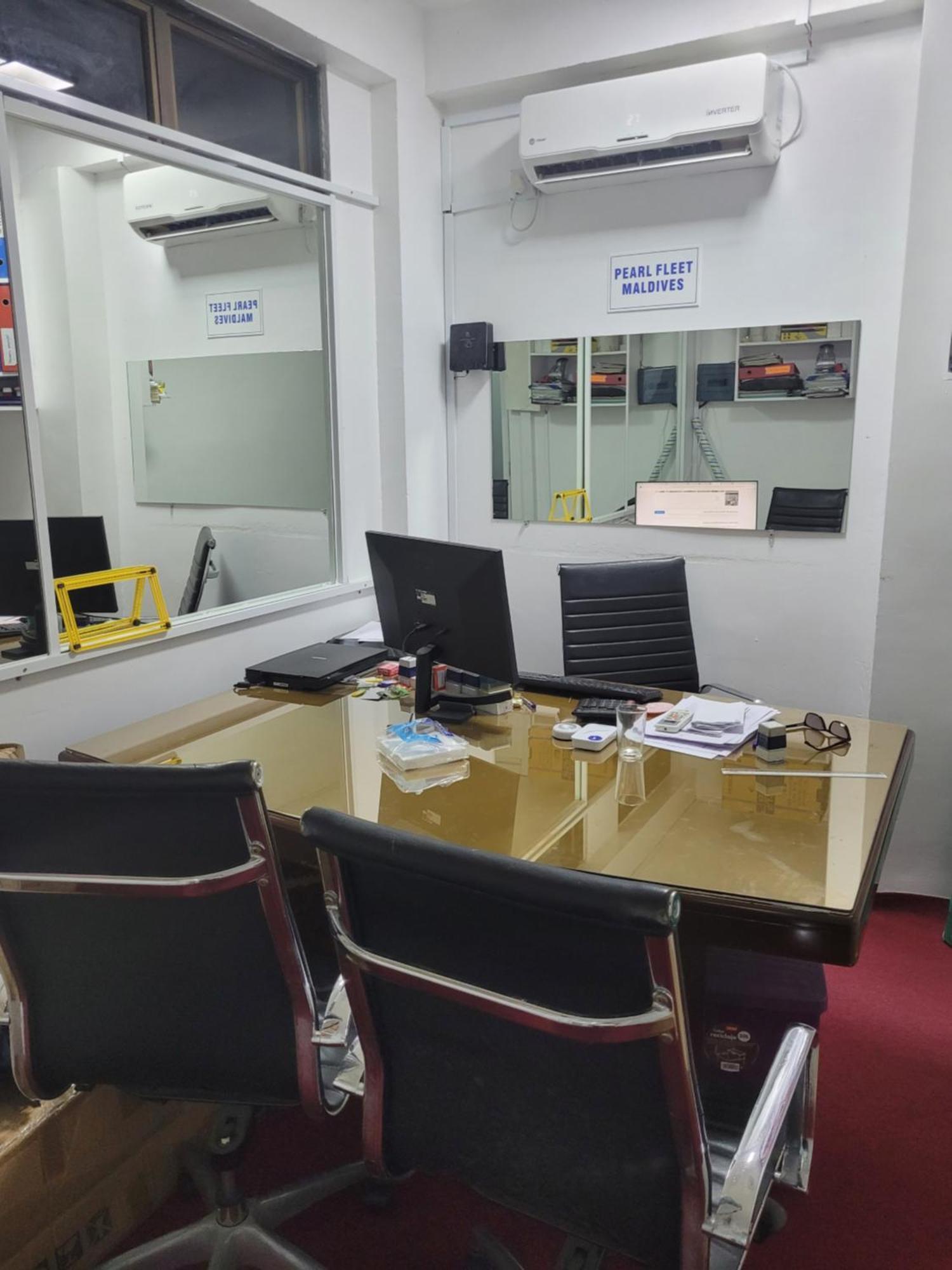 Ontrack Travel Transit Hotel Male Bagian luar foto