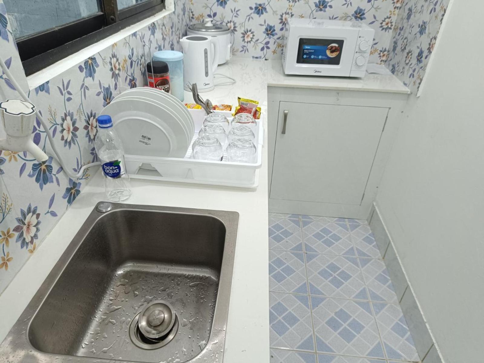 Ontrack Travel Transit Hotel Male Bagian luar foto