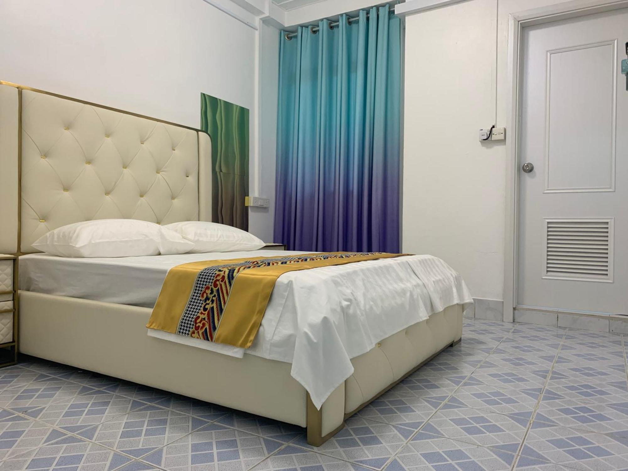 Ontrack Travel Transit Hotel Male Bagian luar foto