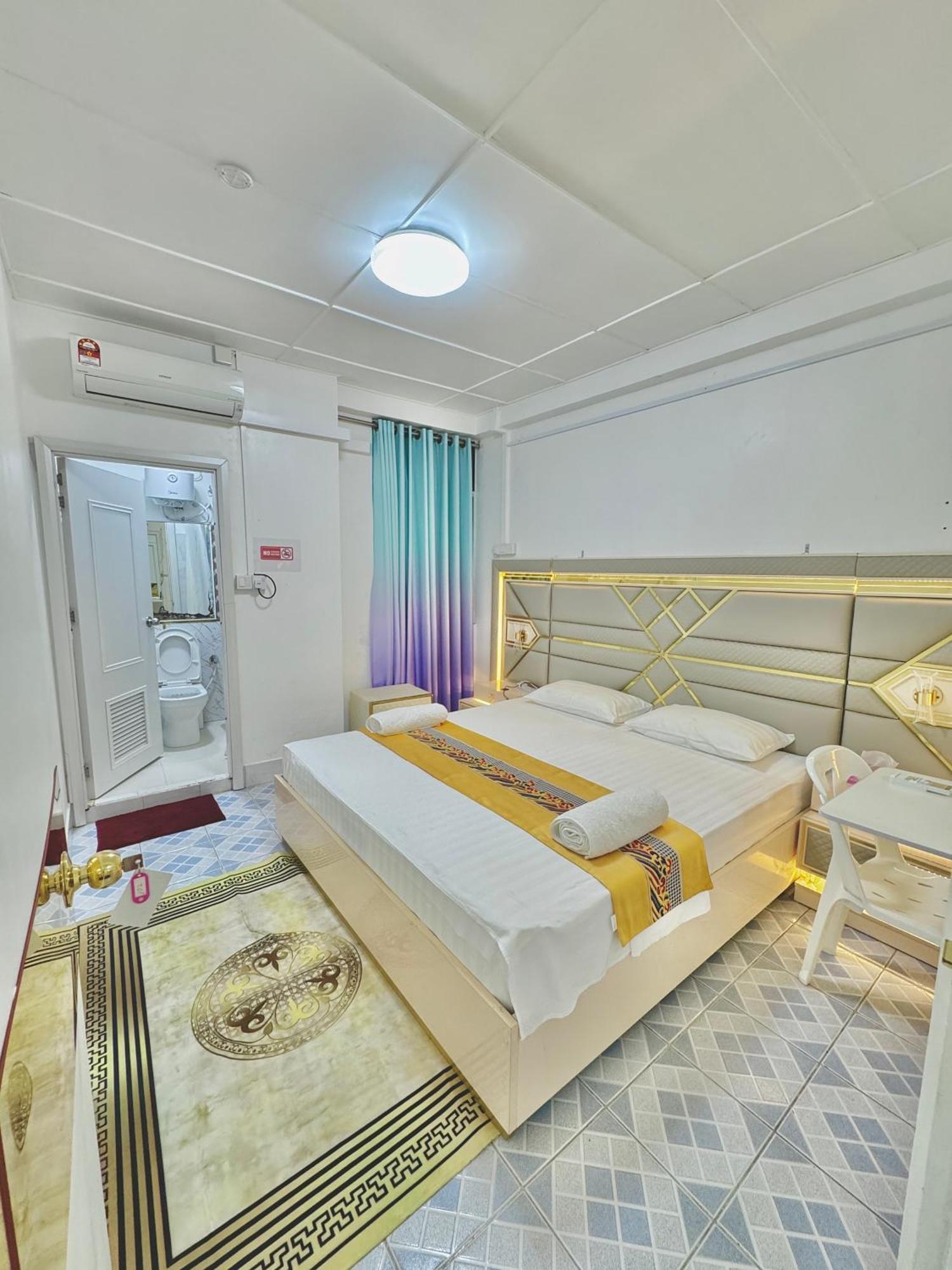 Ontrack Travel Transit Hotel Male Bagian luar foto