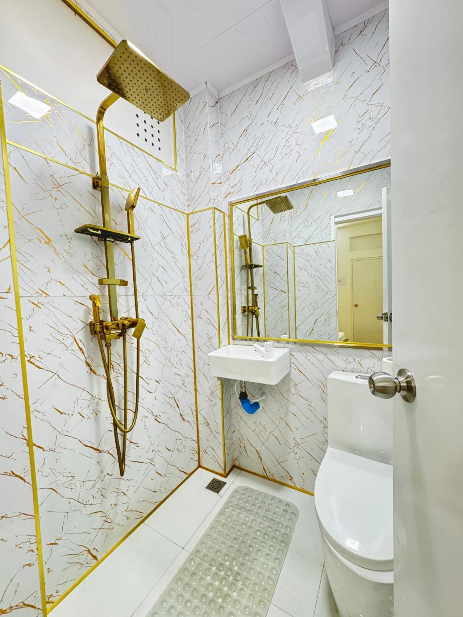 Ontrack Travel Transit Hotel Male Bagian luar foto