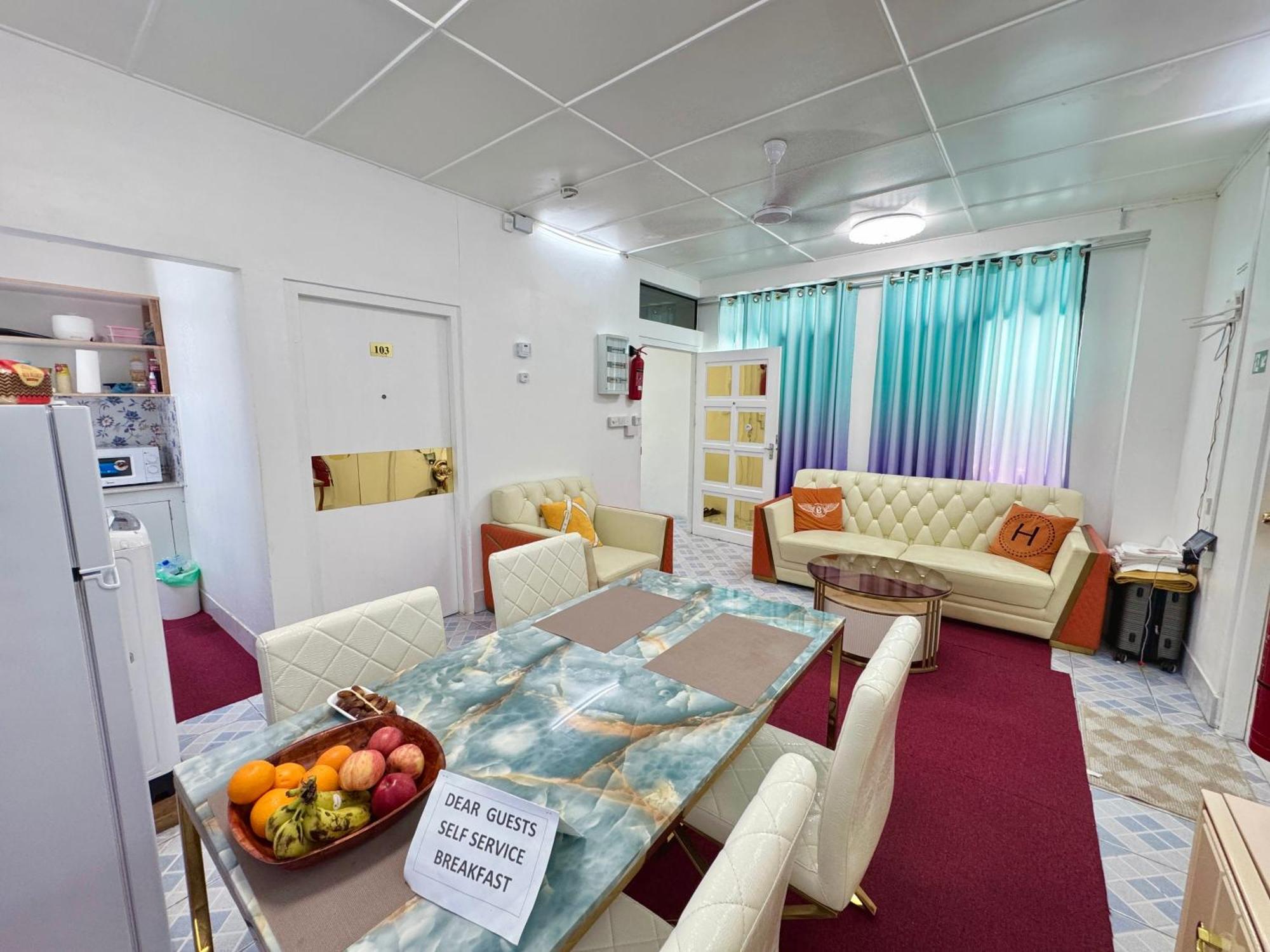 Ontrack Travel Transit Hotel Male Bagian luar foto