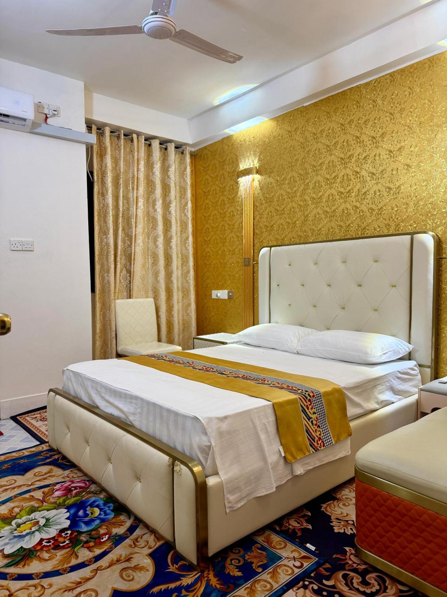 Ontrack Travel Transit Hotel Male Bagian luar foto